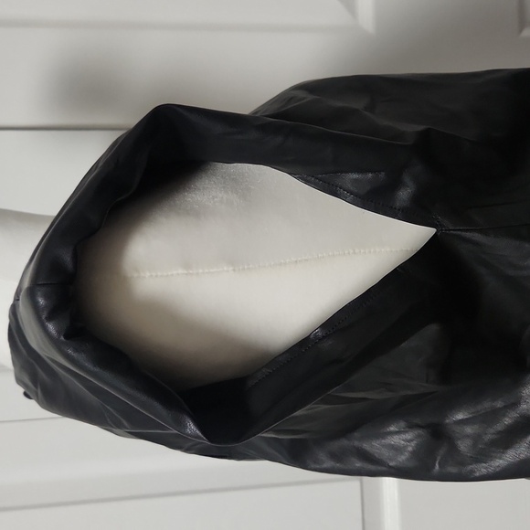 Good American Strong Shoulder Faux Leather Bodysuit - Picture 6 of 8